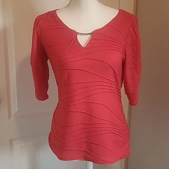 Women's Red shirt Size medium - Picture 1 of 6